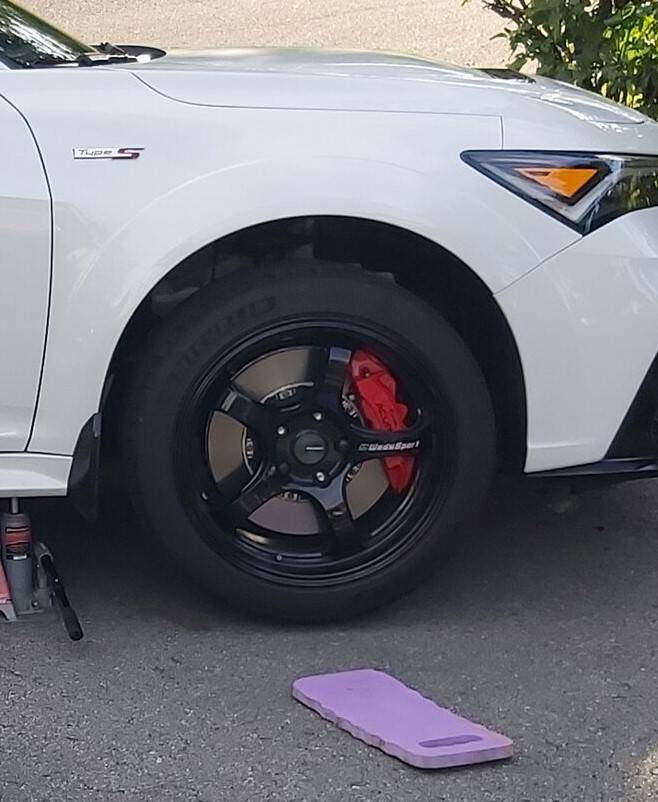 18" wheels How much clearance between caliper and barrel